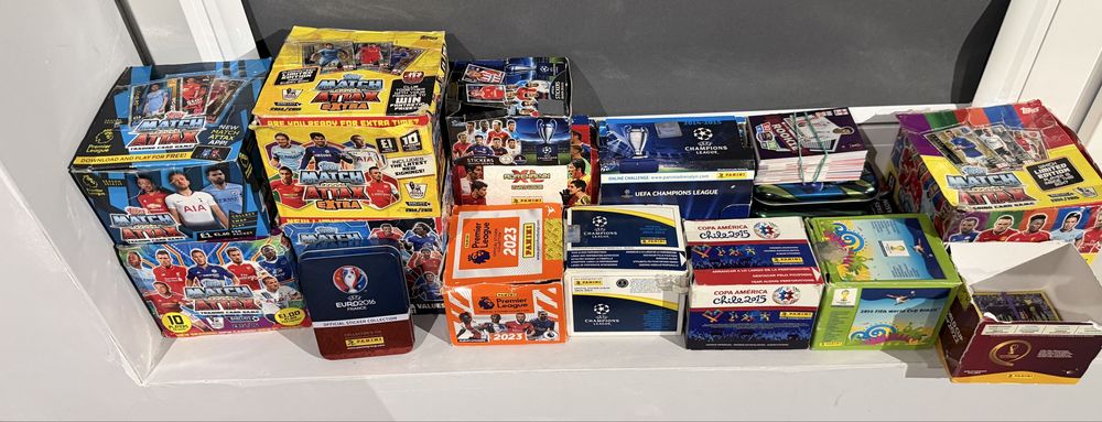 Футболни карти и стикери Panini и Topps различни видове