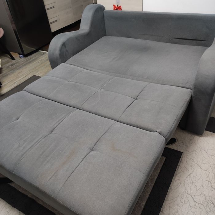 Vând canapea folosită