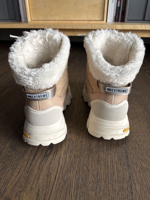 Moncler елек , Catimini рокля . UGG ботуши