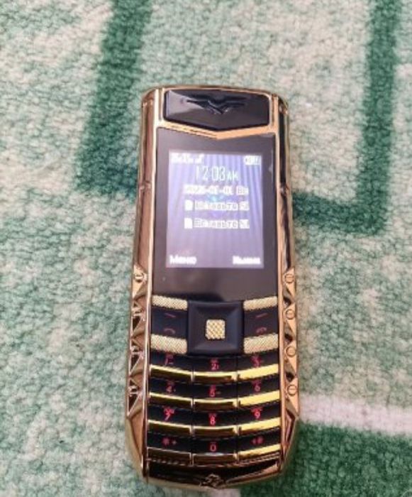 Мобилен телефон марка SERVO с две СИМ карти + кутия + зарядно + калъв