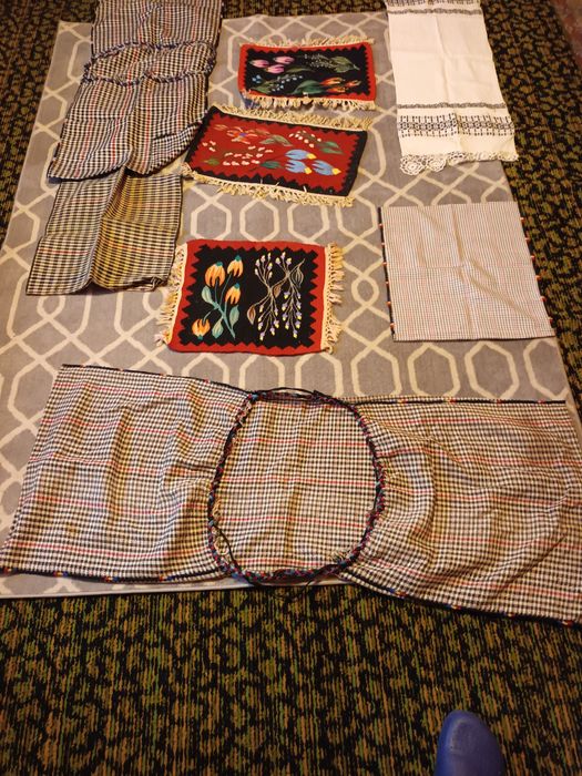 Procove și carpete de perete țesute la război cu fircuta