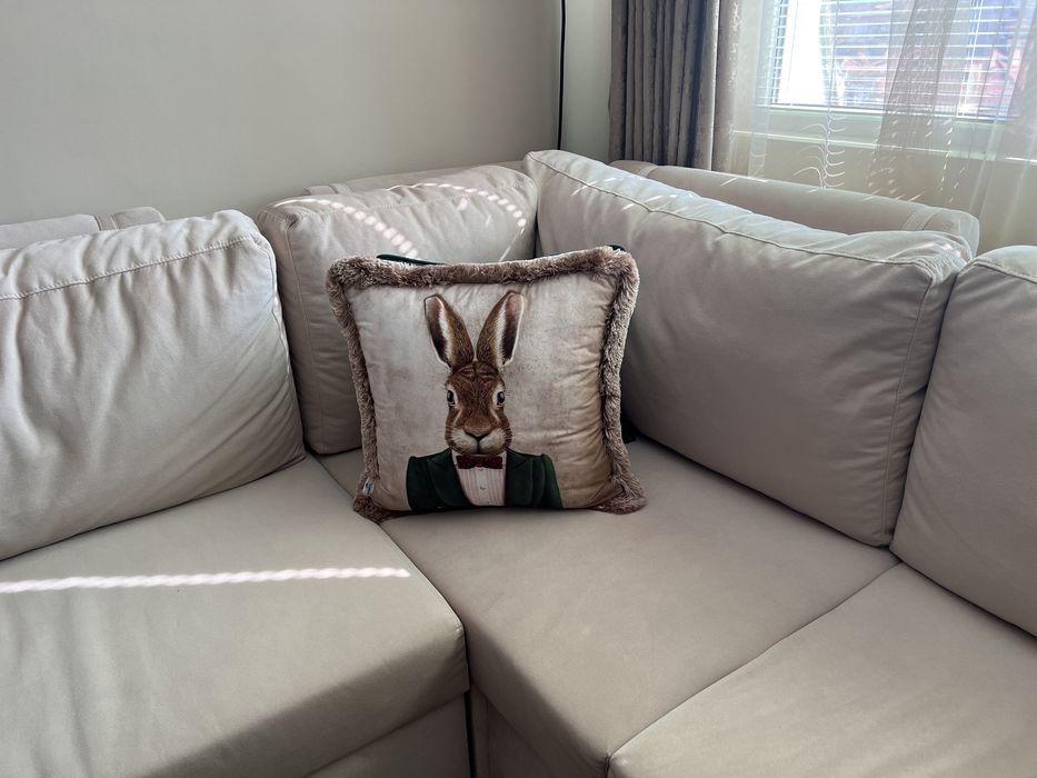 Чисто нов диван.