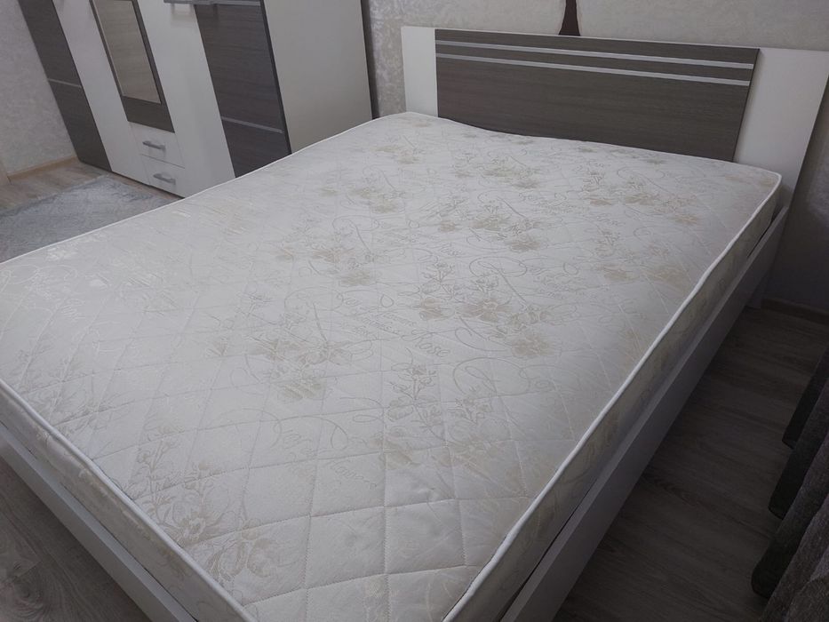 Срочно спальный кровать