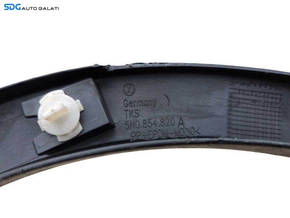 Bandou Ornament Plastic de pe Aripa Dreapta Spate Volkswagen Tiguan 5N 2007 - 2015 Cod 5N0854820A [N4635]