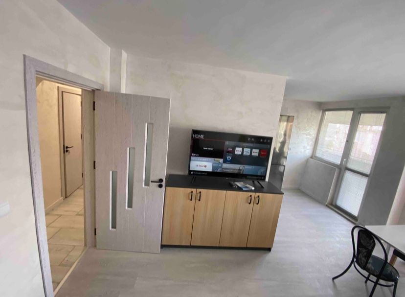 Дава се под наем Двустаен апартамент в Варна, Колхозен пазар - 80 кв.м за 586.5 € - Снимка #3