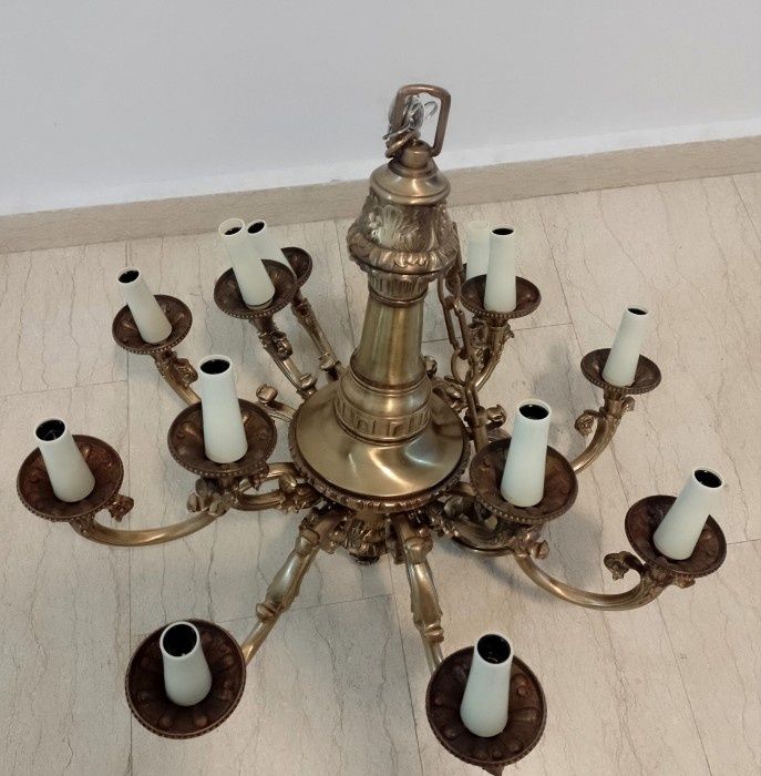 Candelabru de dimensiuni impresionante din bronz masiv în stilul franc