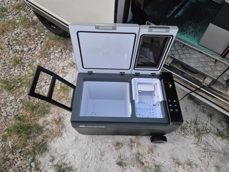 Компресорен хладилник с ледогенератор  12/220 волта