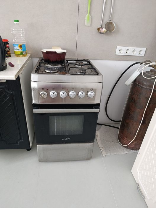 Продам газ плиту