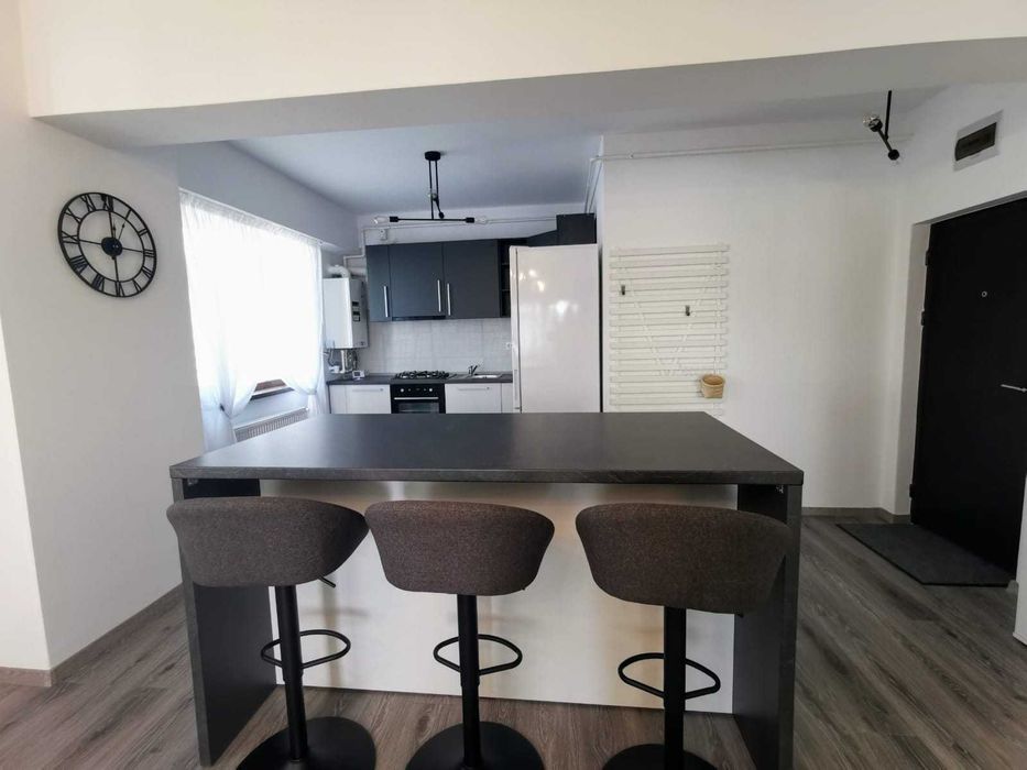 Închiriez apartament 2 camere (fond nou 2022) + loc parcare privat