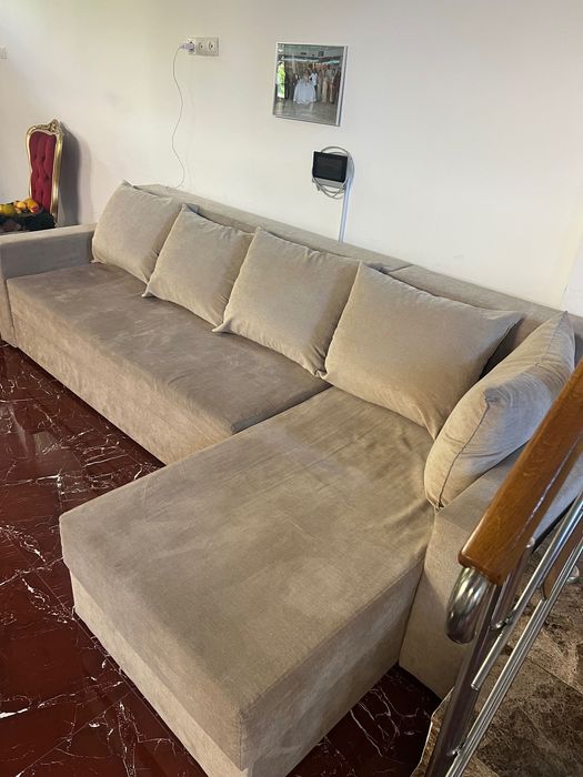Masă cu scaune canapea extensibila