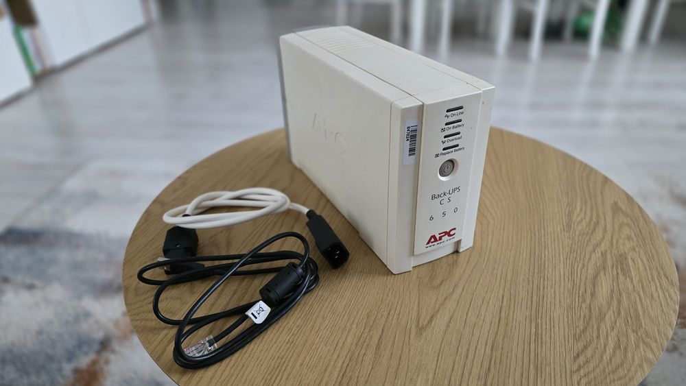 UPS APC pentru PC/NAS/Centrala 650W