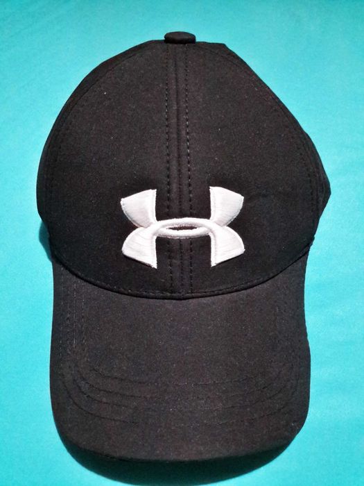 Бейзболни шапки        .