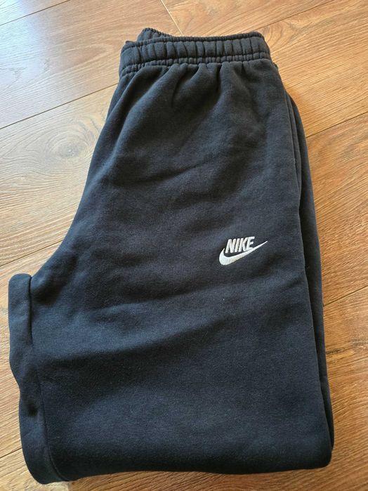 Мъжко долнище Найк с лого и джобове