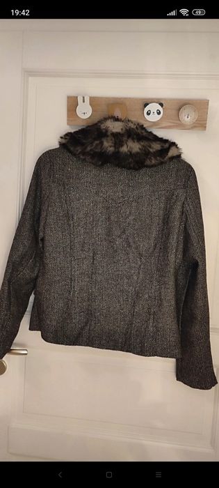 Sacou cambrat negru- gri, cu guler din blăniță detasabil, M