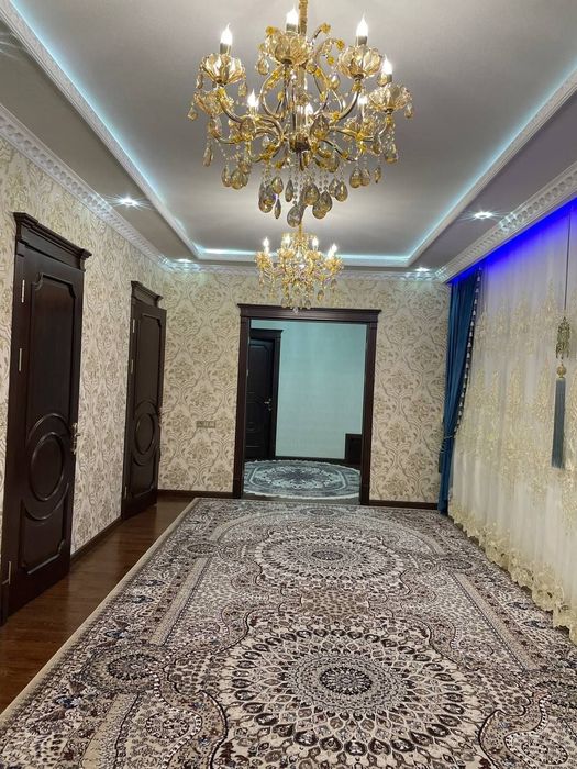 Қибрай тумани.Дурмон маҳалласида 6 сотих 5 хонали  уй сотилади.