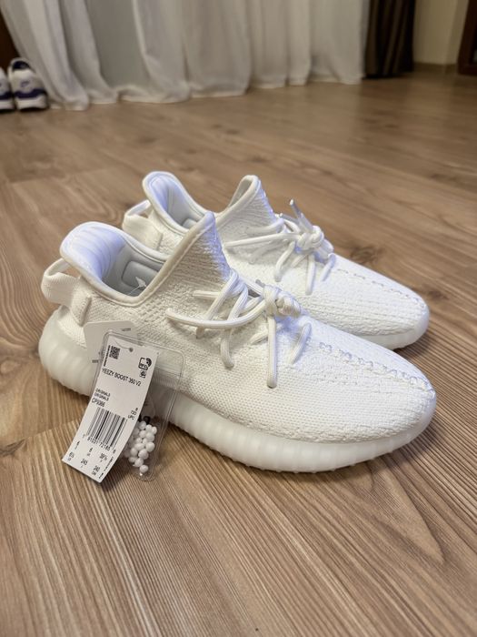 Adidasi Yeezy 350 noi
