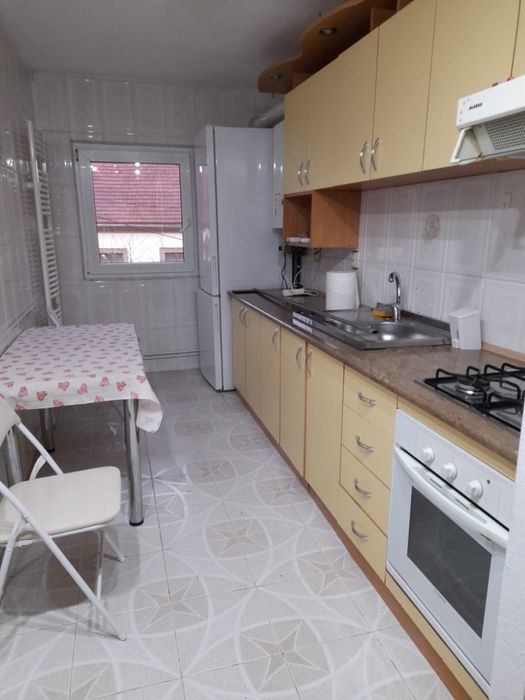 Inchiriez apartament