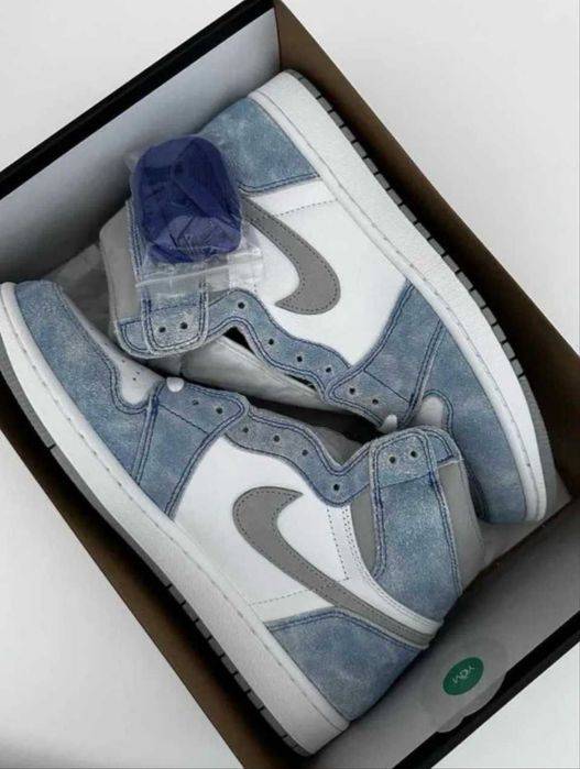 Jordan 1 hyper royal