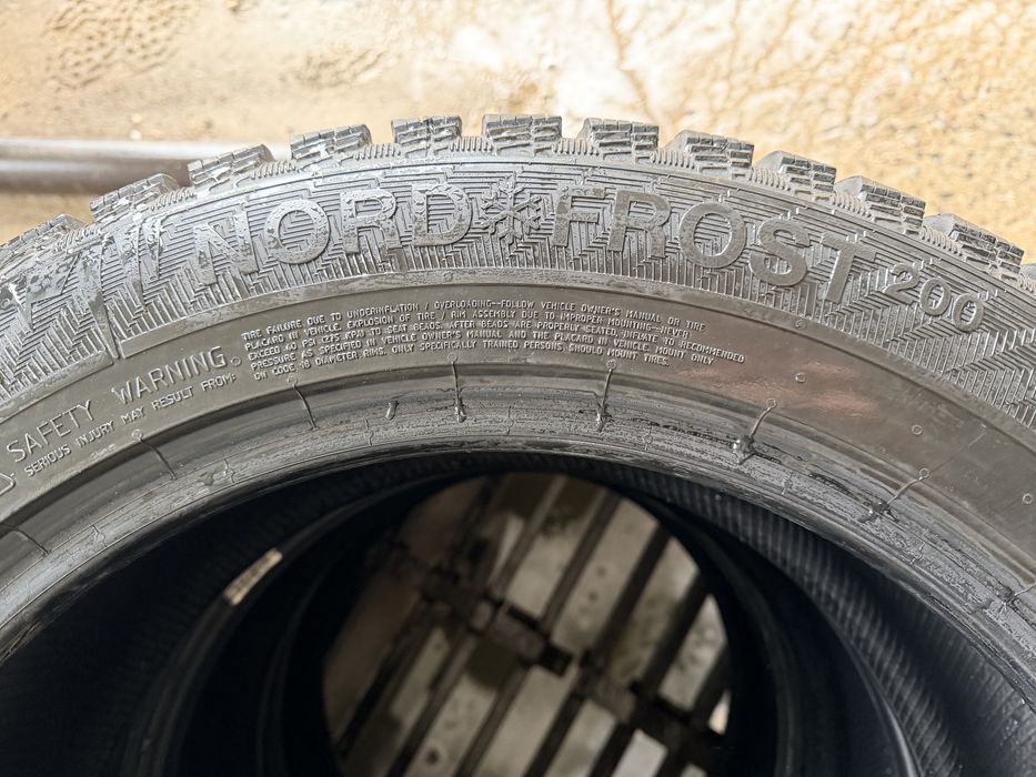 Продам шипованные шины 235/55/18