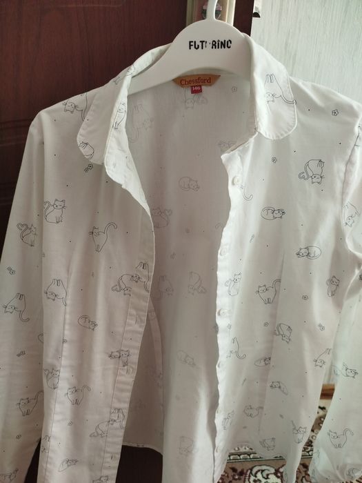 Продам.две блузки.и платье