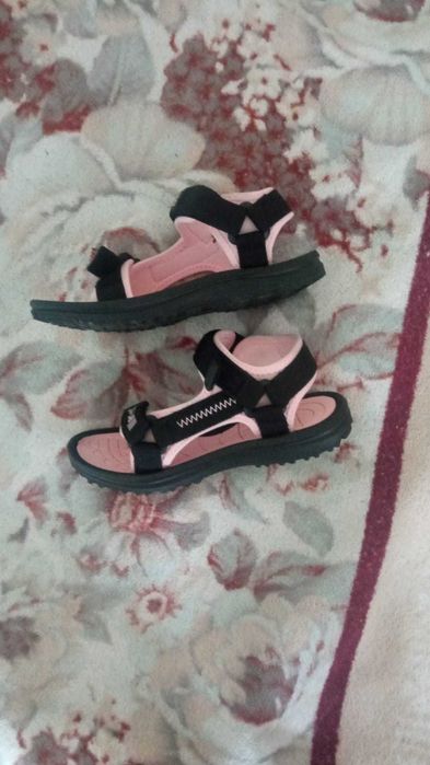 продам детские босоножки