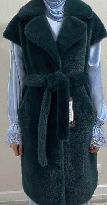 Жилетка новая продается