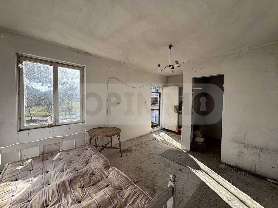 Просторна къща в село Сваленик