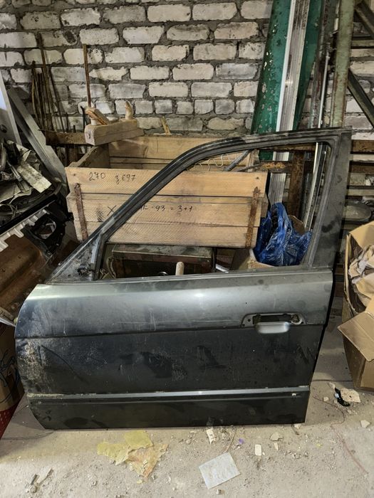 Продам водительскую дверь