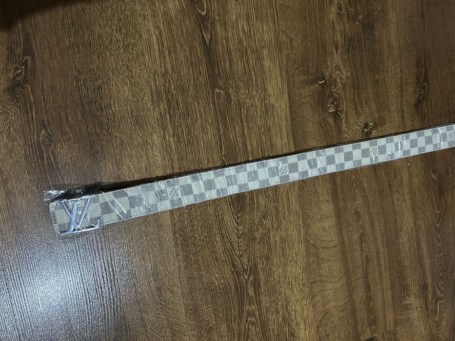 Curea Louis Vuitton alba