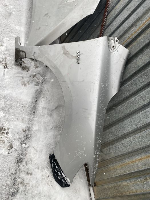 Крыло Тойота каролла