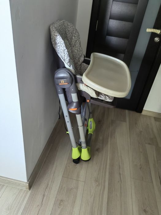 Scaun de masa bebe