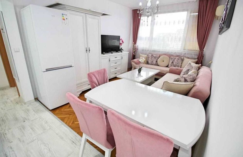 Дава се под наем Двустаен апартамент в Бургас, Зорница - 60 кв.м за 663 € - Снимка #1