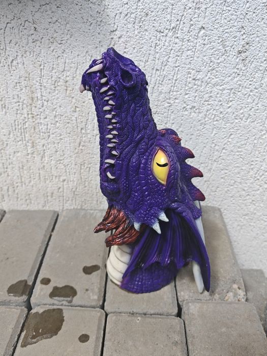 Dragon - figurină decorativă din rășină.