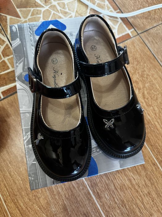 Продам детские туфли