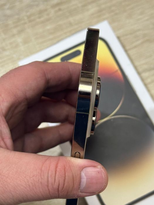 Продам Айфон 14 Про 256г