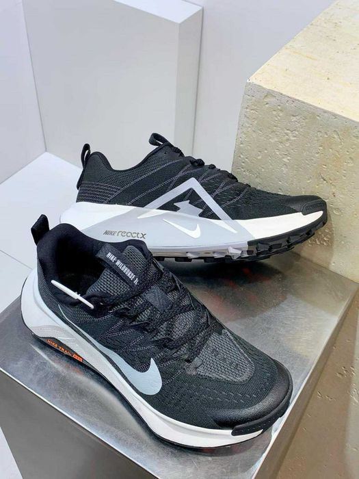 Продавам нови мъжки маратонки Nike Wildhorse 10 trail black white