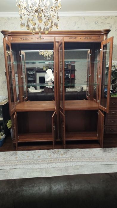 Классический сервант из дерева