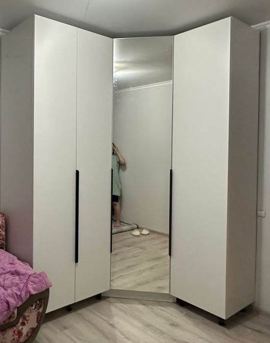 Шкаф угловой с зеркалом