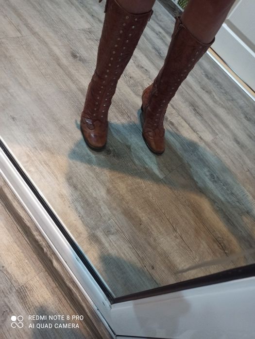 Продавам втора употреба естествена кожа кафяви ботуши с вата номер 39