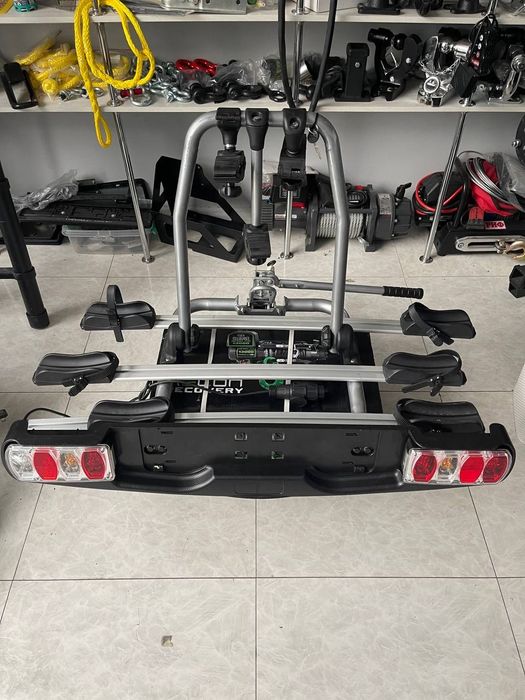 Крепление для перевозки велосипеда три велосипеда на фаркоп с фонарями