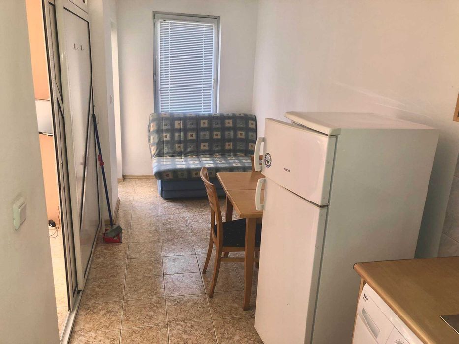 Дава се под наем Двустаен апартамент в Бургас, Център - 50 кв.м за 306 € - Снимка #2