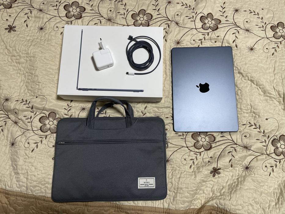 Продам MacBook Air 13 M4 16/256