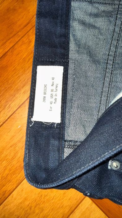 Джинсы ZARA 
Джинсы