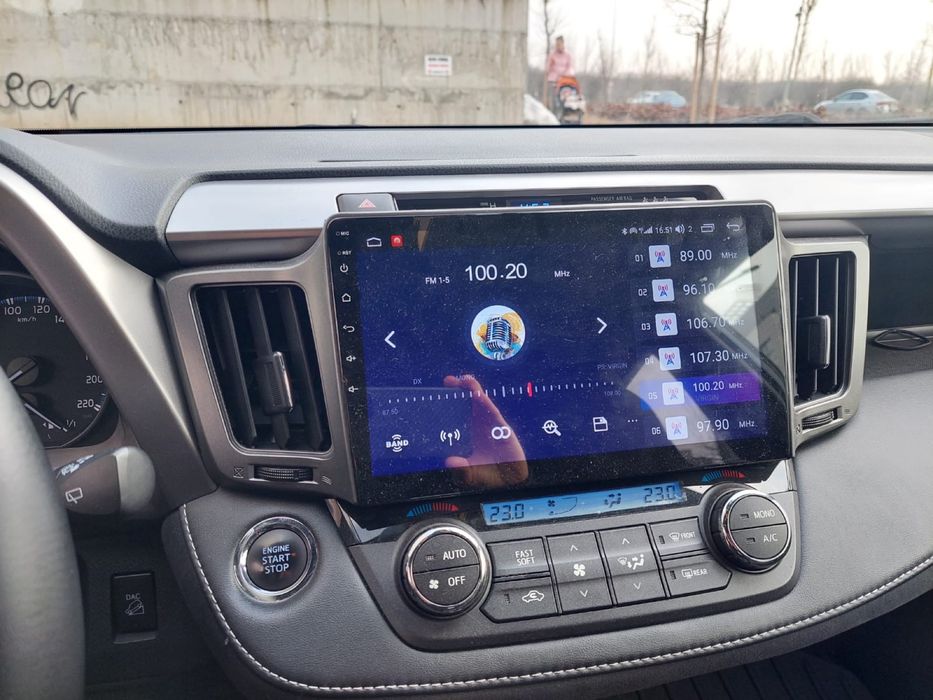 Toyota RAV4, 11.01.2018 - Prima Inmatriculare  • 4x4 • Benzina • Automata  • 121.232km • Proprietar