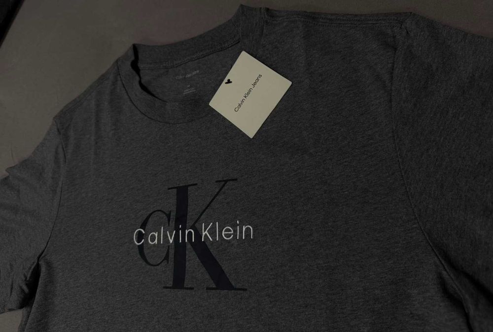 Calvin Klein тениска - нова