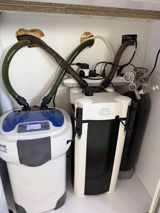 Аквариум сотилади подставкаси билан