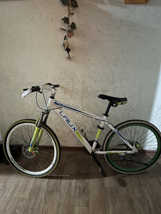 Продаю велосипед, чуть спущены колеса