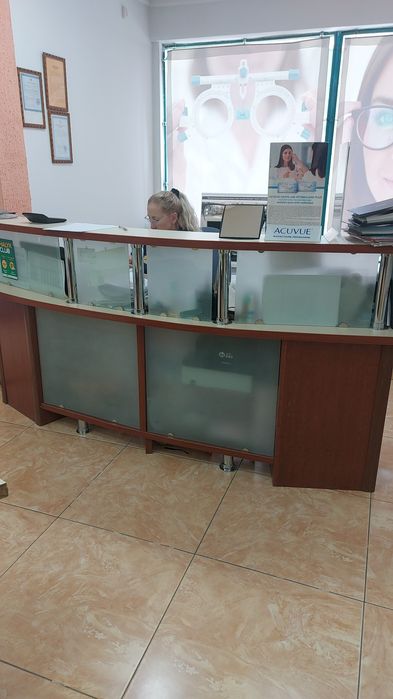 Продам торговые витрины б/у
