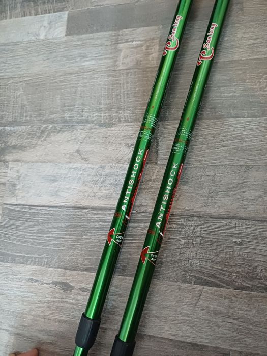 Două perechi de bețe profesioanale pt drumetii