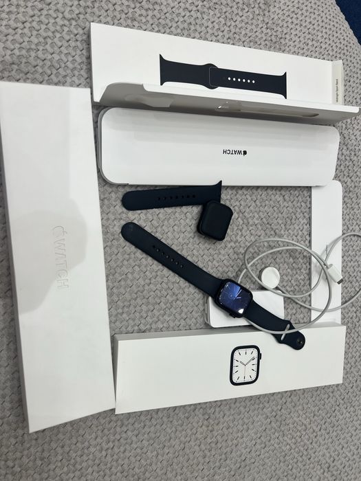 Продам Apple Watch 7